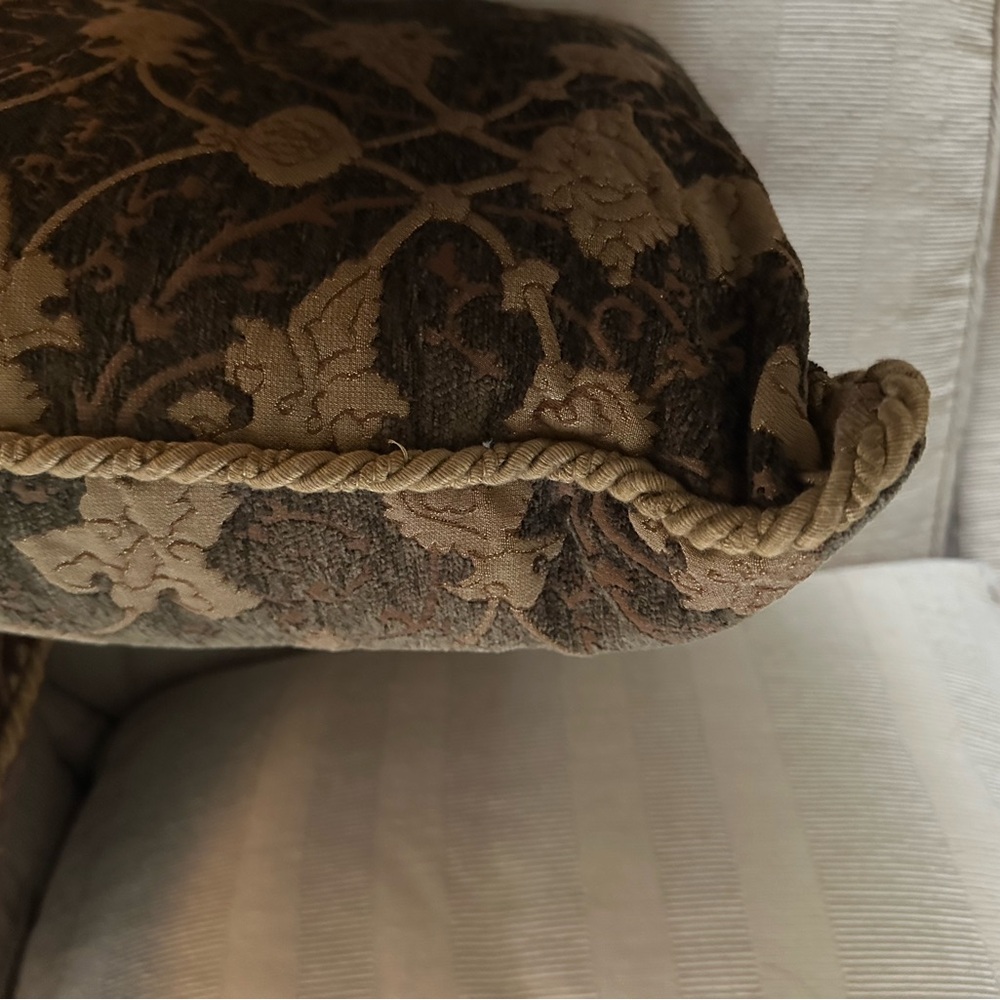 Three brocade pillows - - Picture 4 of 4